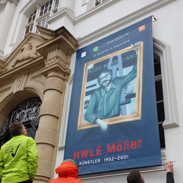 RWLE Moeller_Banner vor dem Museum_2
